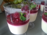 Malinová panna cotta